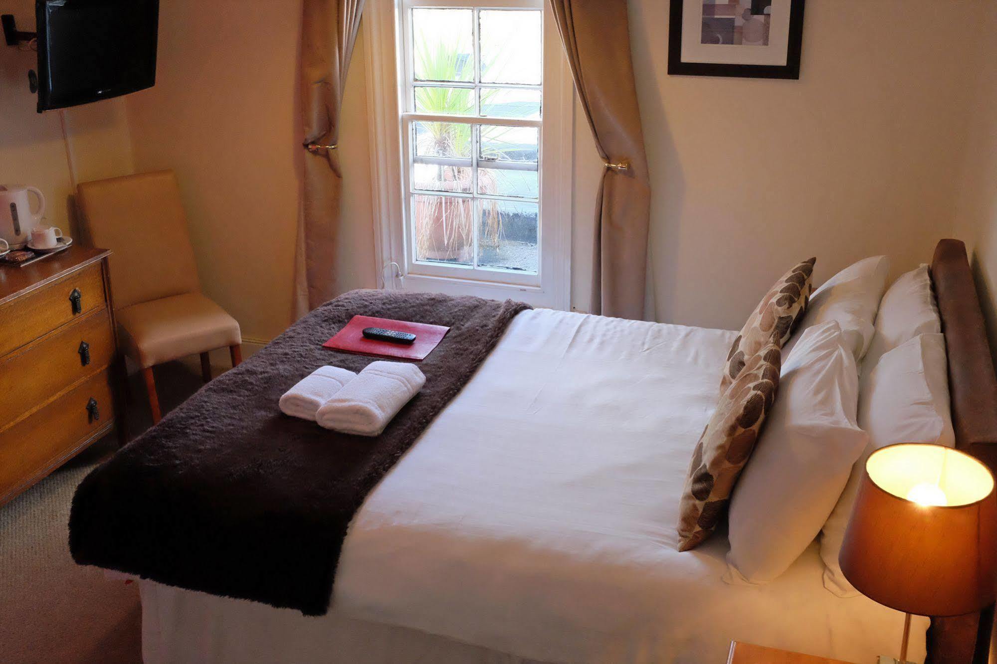 The Old Court Hotel Witney Ngoại thất bức ảnh